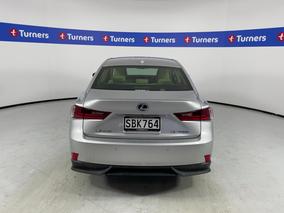 Photo '6' of Lexus IS300H