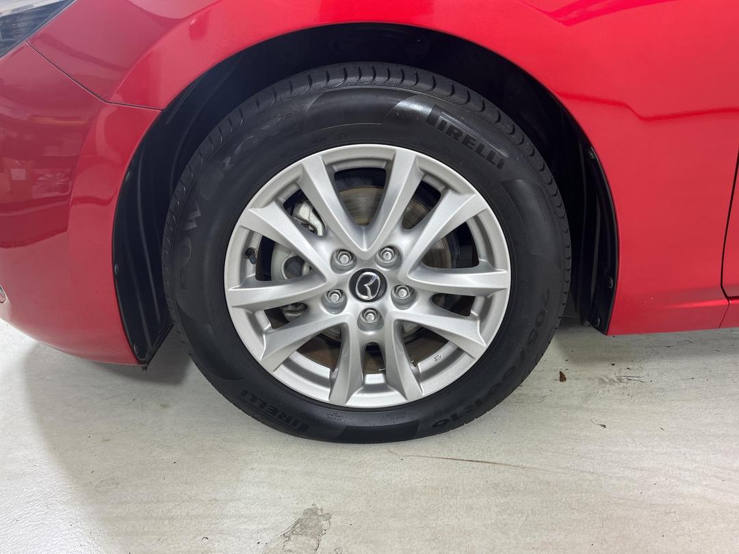 Photo '10' of Mazda Axela