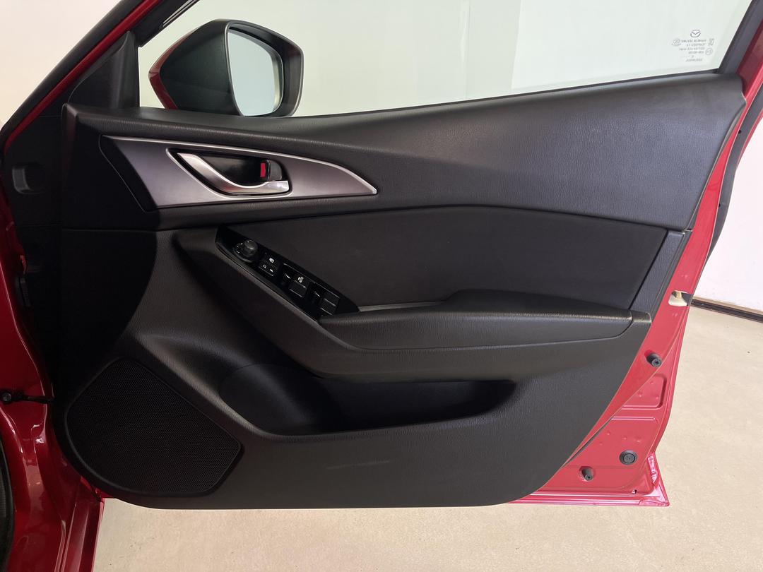 Photo '15' of Mazda Axela