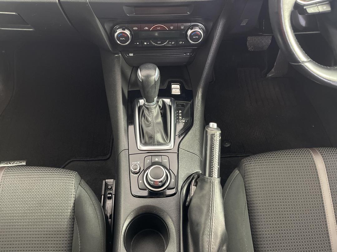 Photo '18' of Mazda Axela