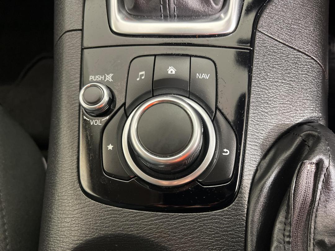 Photo '24' of Mazda Axela