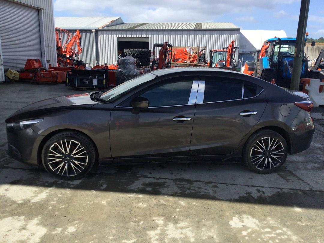 Photo '5' of Mazda Axela Hybrid