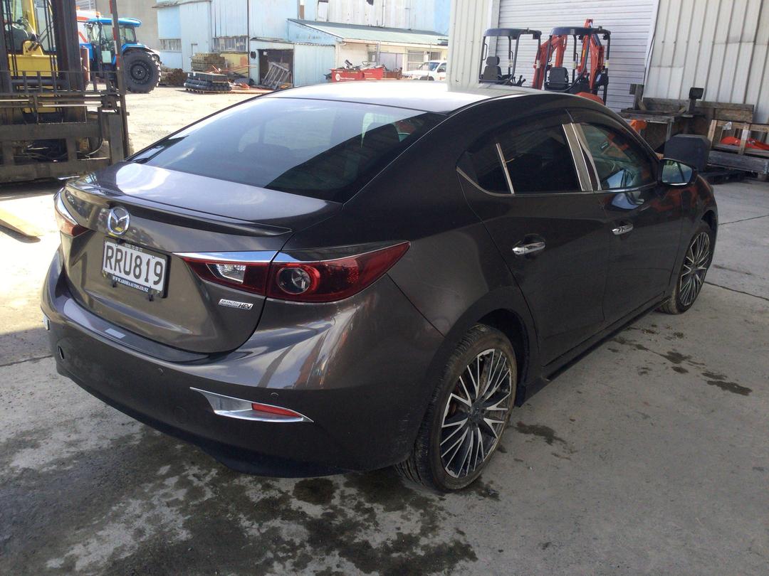 Photo '8' of Mazda Axela Hybrid