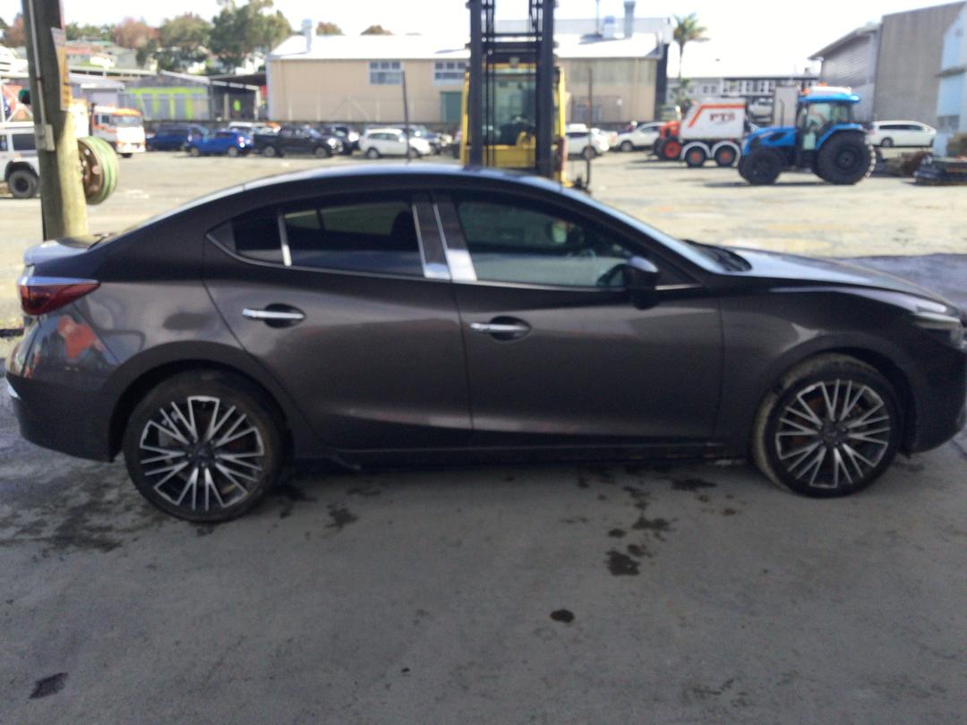 Photo '9' of Mazda Axela Hybrid