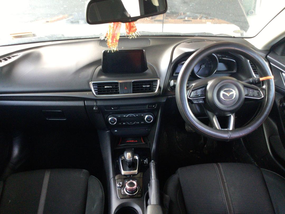 Photo '18' of Mazda Axela Hybrid