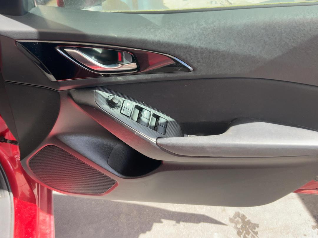 Photo '8' of Mazda Axela