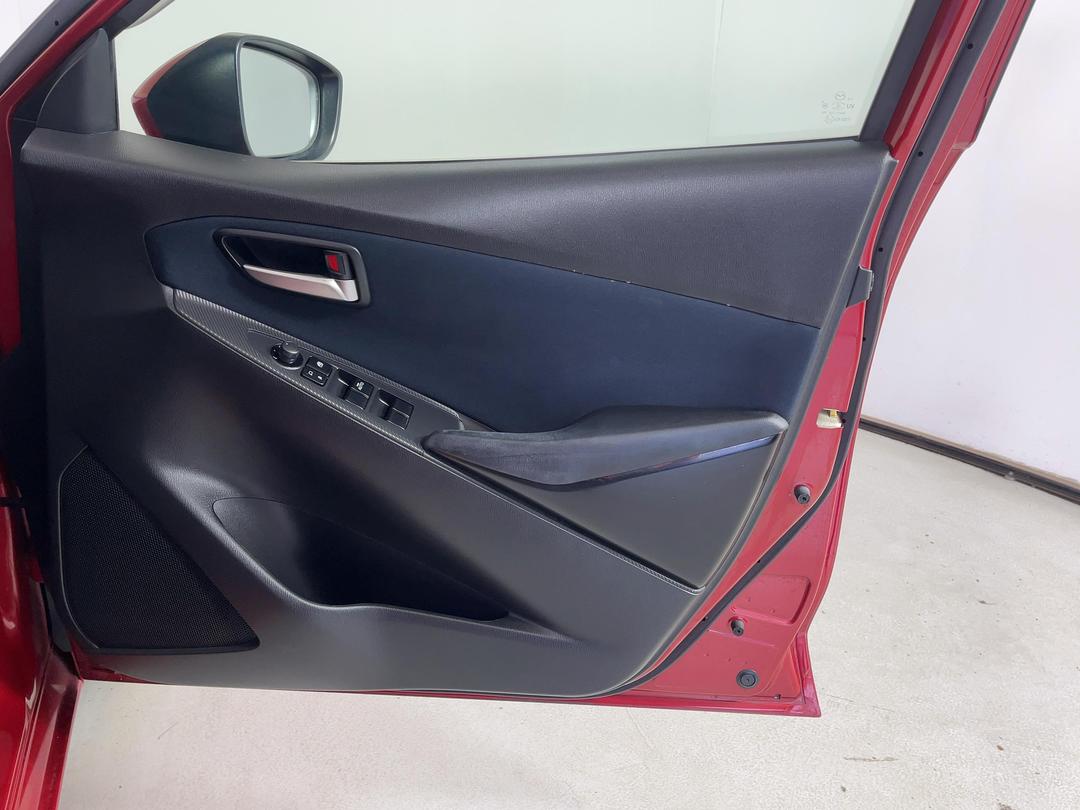 Photo '15' of Mazda Demio