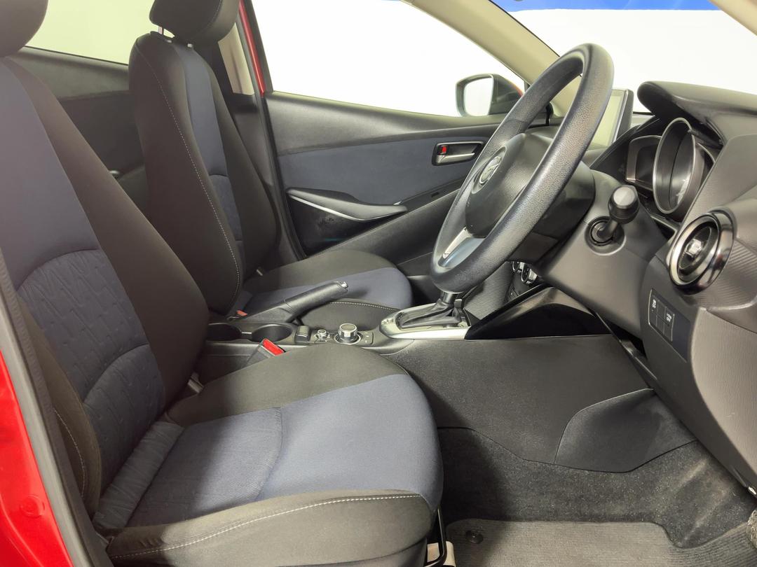 Photo '16' of Mazda Demio