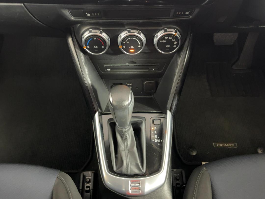 Photo '18' of Mazda Demio