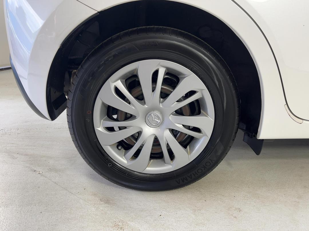 Photo '12' of Mazda Demio