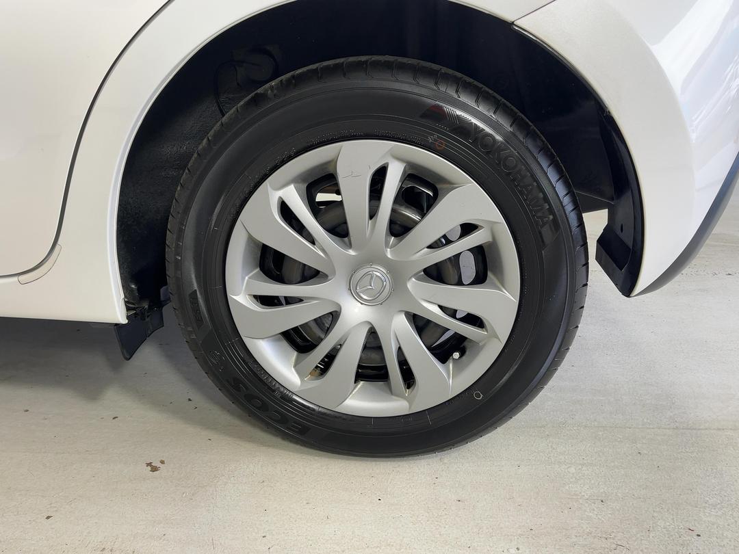 Photo '11' of Mazda Demio