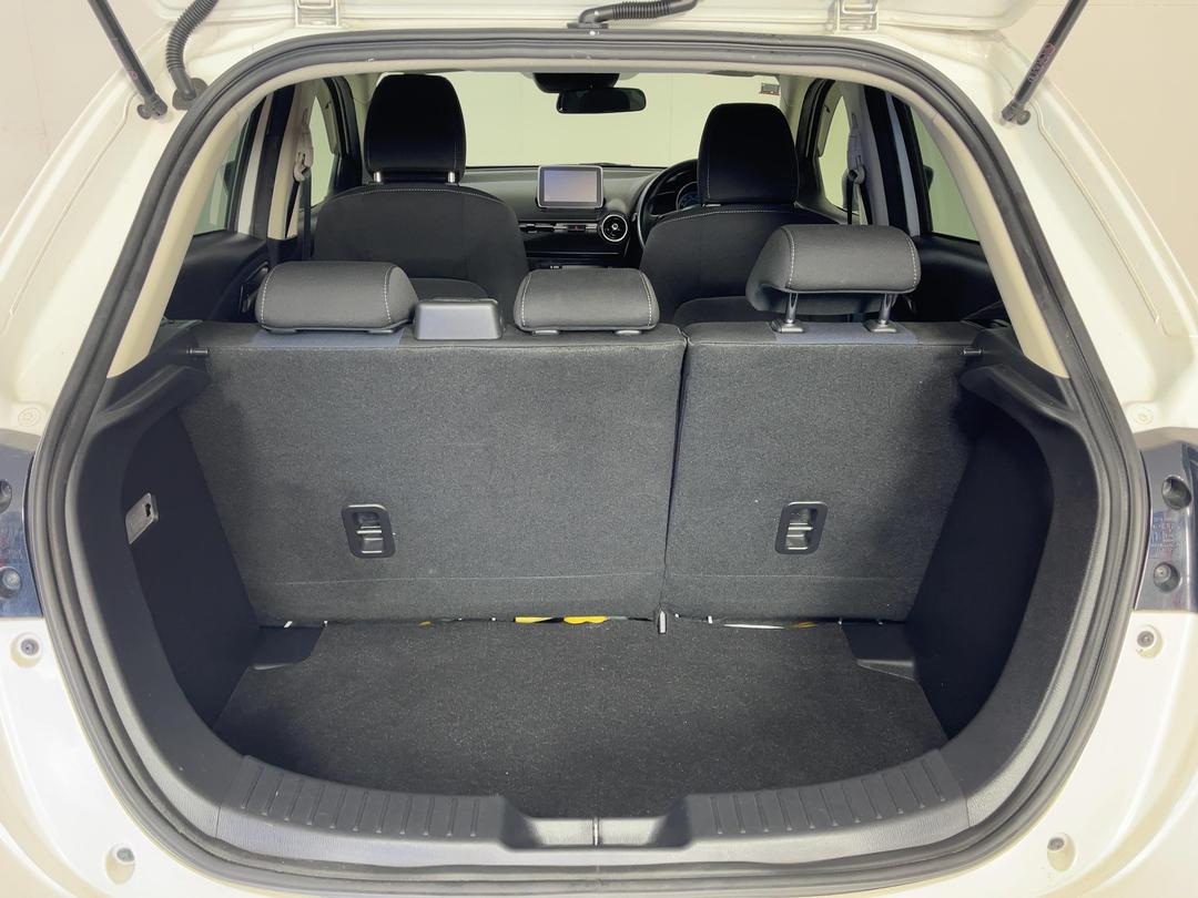 Photo '14' of Mazda Demio