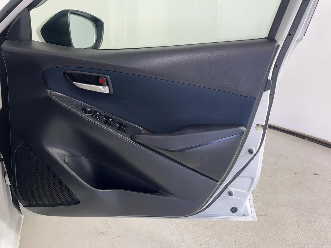 Photo '15' of Mazda Demio