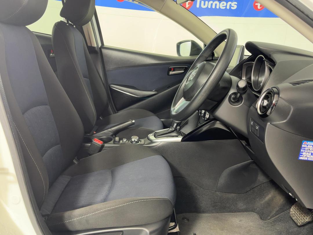 Photo '16' of Mazda Demio