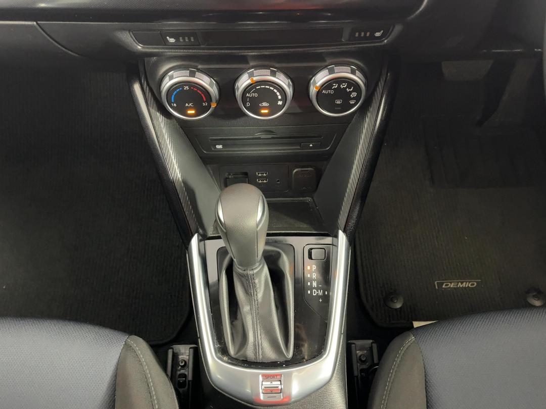 Photo '18' of Mazda Demio