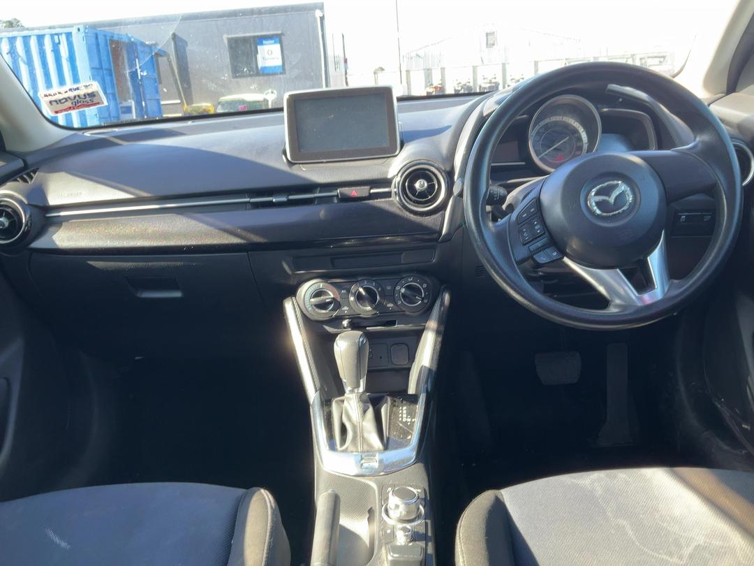 Photo '12' of Mazda Demio Photo '12' of Mazda Demio