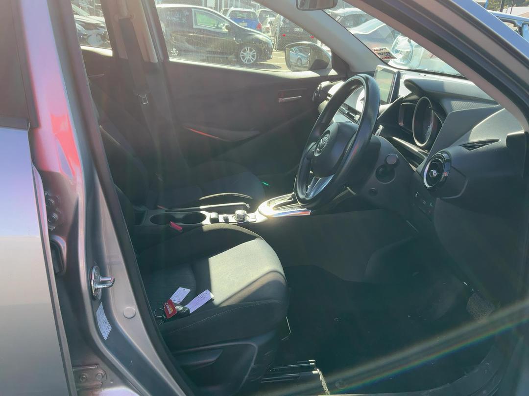 Photo '15' of Mazda Demio Photo '15' of Mazda Demio