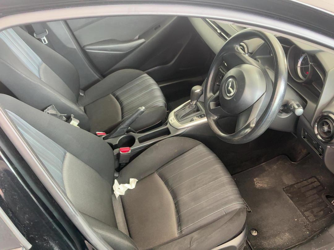 Photo '15' of Mazda Demio Photo '15' of Mazda Demio