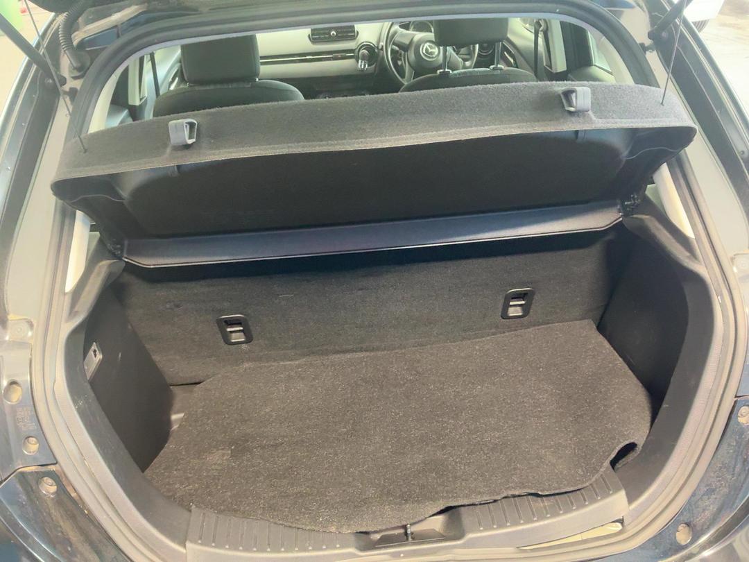 Photo '18' of Mazda Demio Photo '18' of Mazda Demio