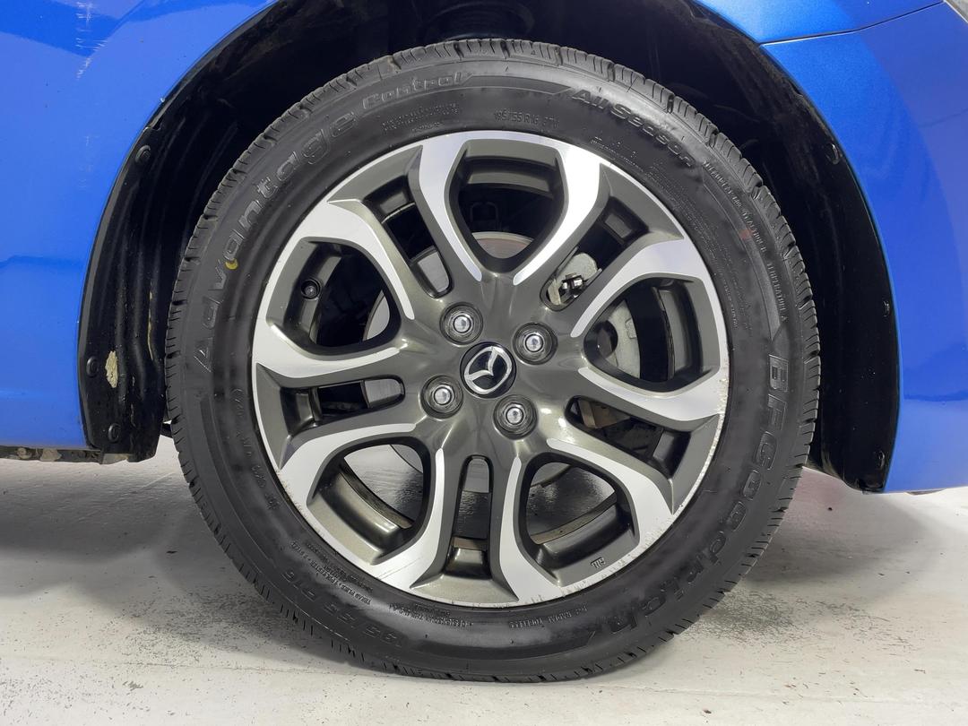 Photo '9' of Mazda Mazda2