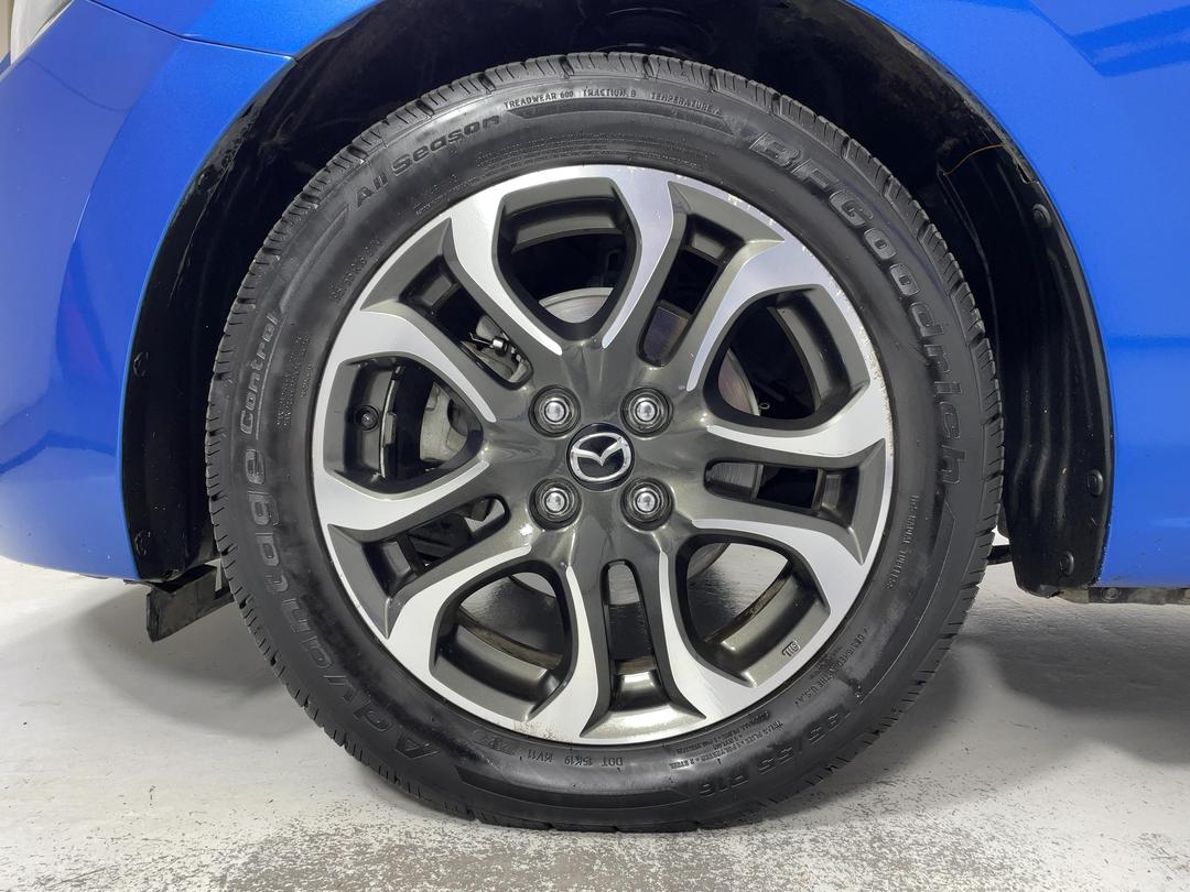 Photo '10' of Mazda Mazda2