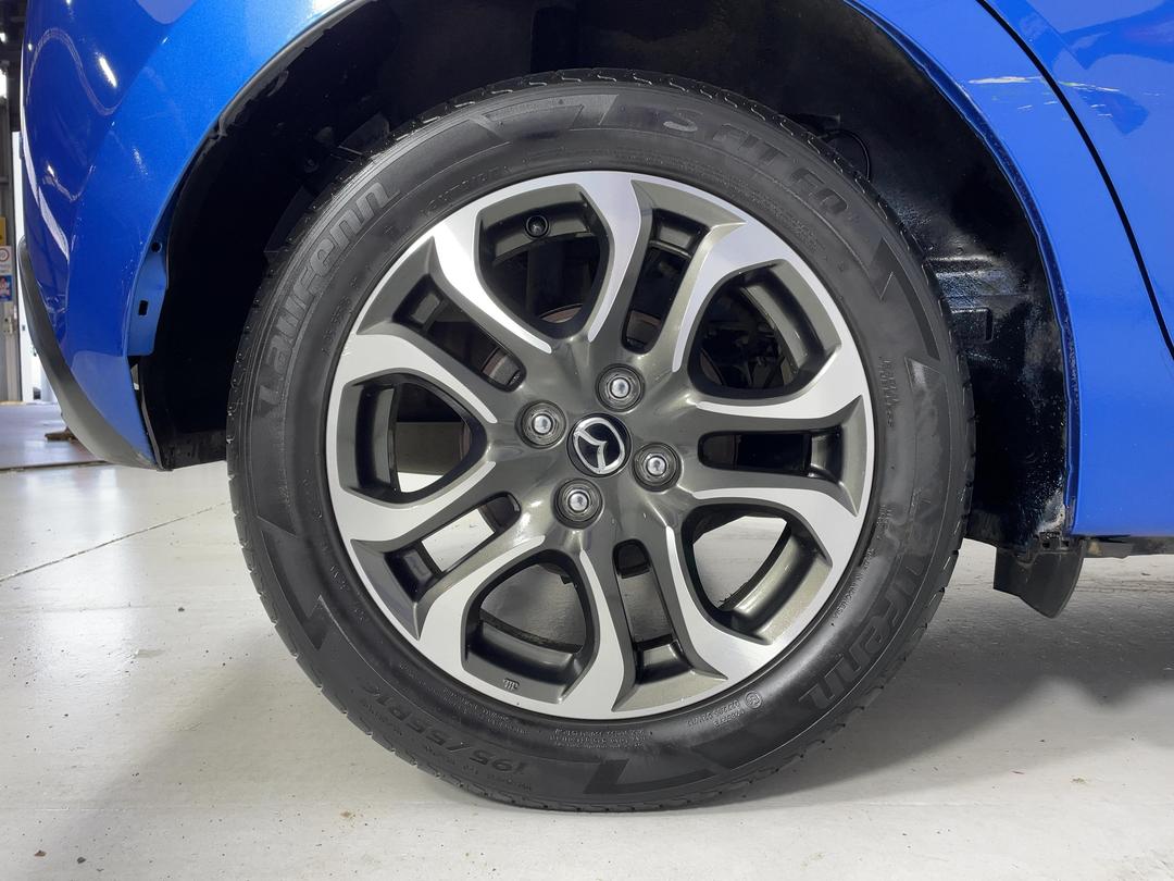 Photo '12' of Mazda Mazda2