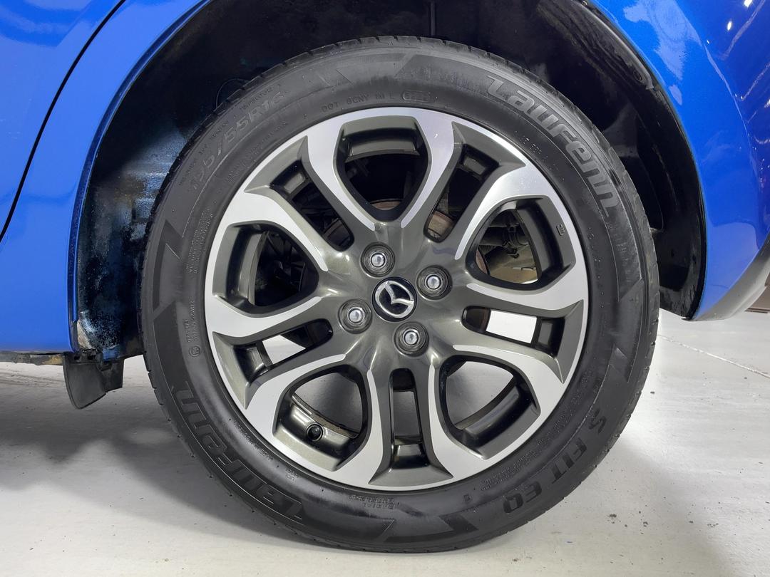 Photo '11' of Mazda Mazda2