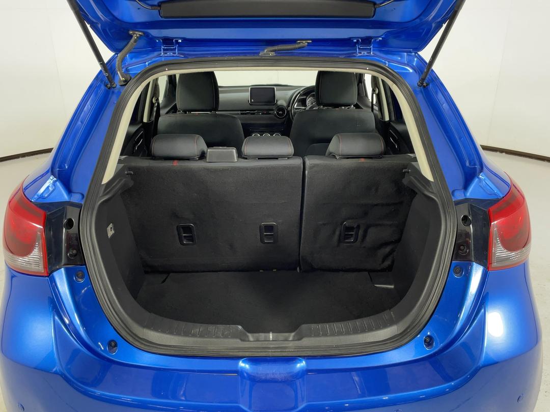 Photo '14' of Mazda Mazda2