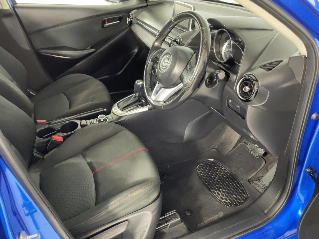 Photo '16' of Mazda Mazda2