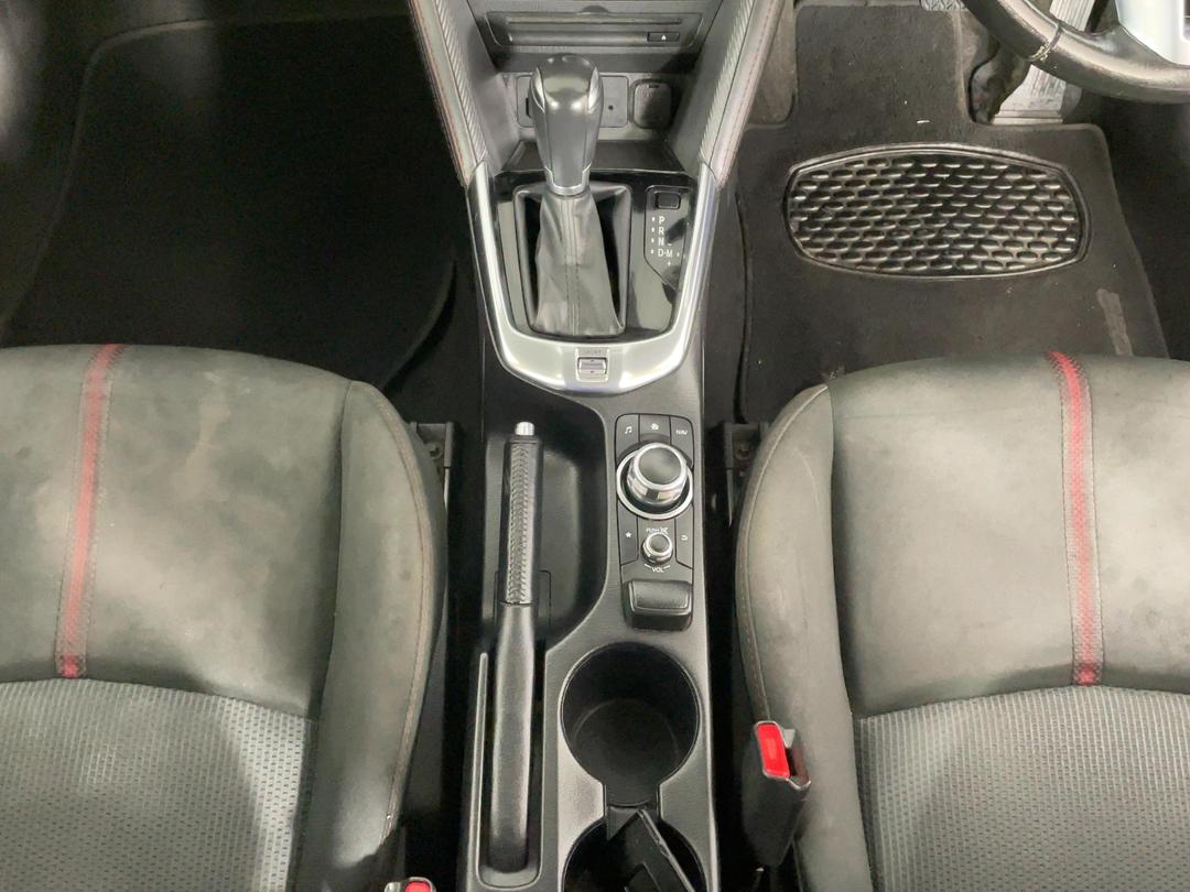 Photo '18' of Mazda Mazda2