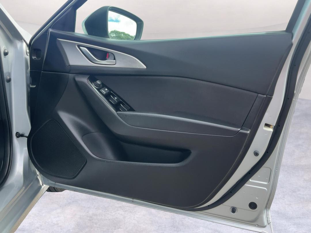 Photo '15' of Mazda Mazda3