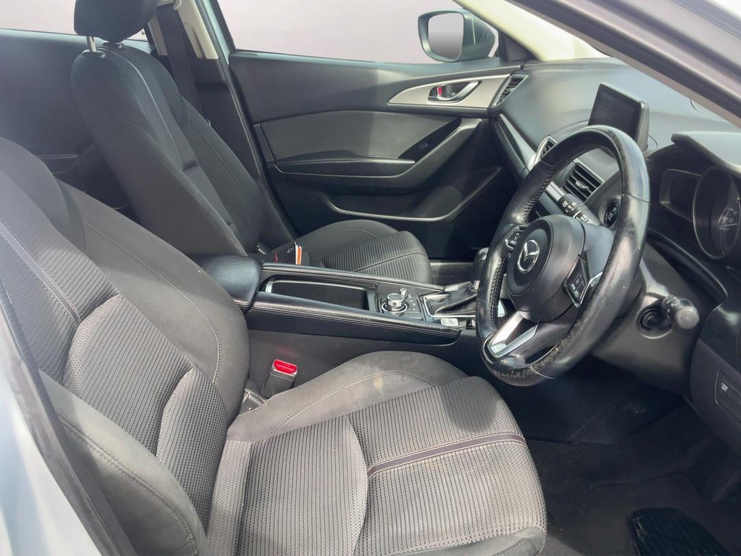 Photo '16' of Mazda Mazda3