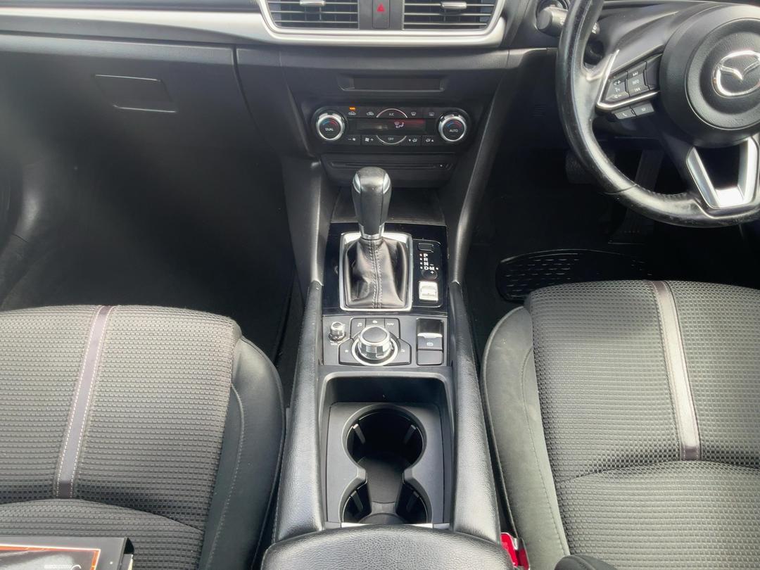 Photo '18' of Mazda Mazda3