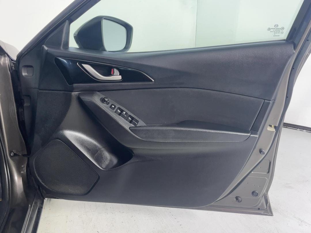 Photo '15' of Mazda Mazda3