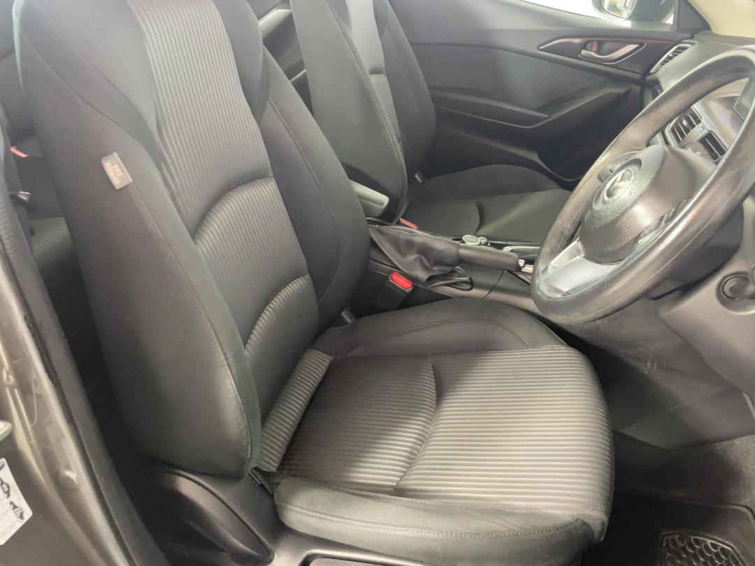 Photo '16' of Mazda Mazda3