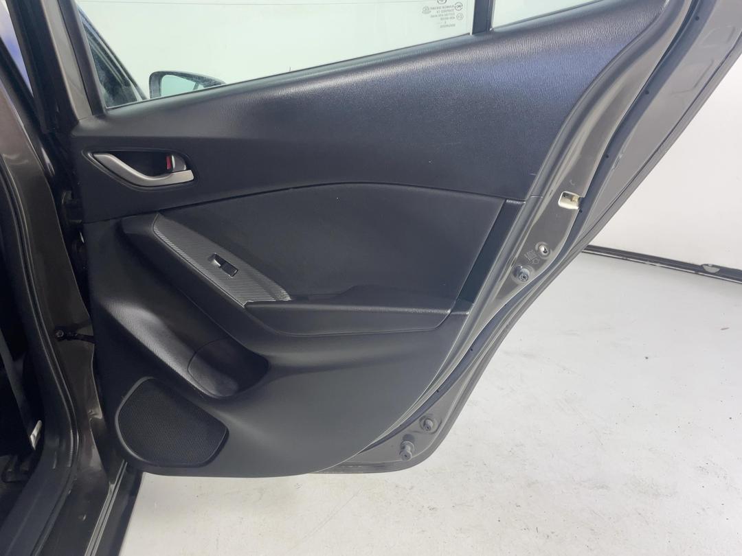 Photo '19' of Mazda Mazda3