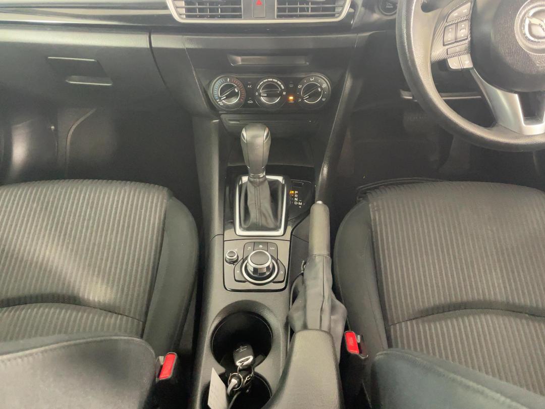 Photo '18' of Mazda Mazda3