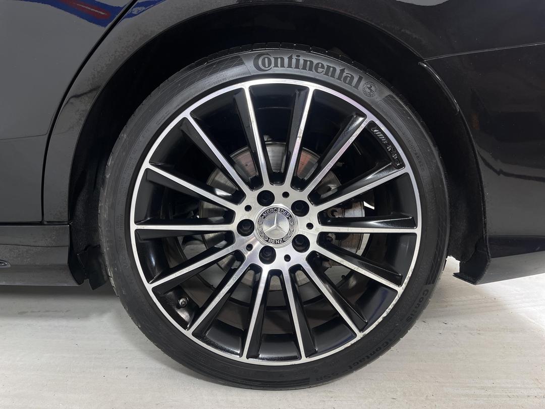 Photo '11' of Mercedes-Benz C-Class