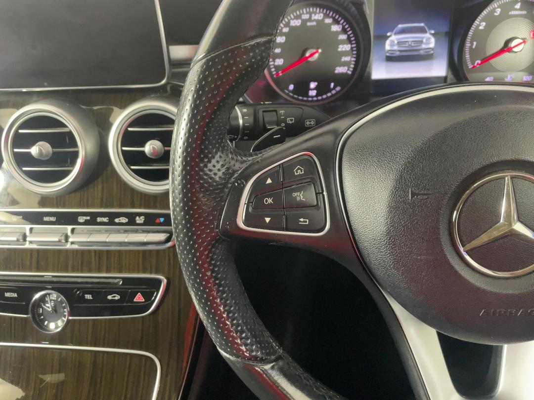 Photo '23' of Mercedes-Benz C200