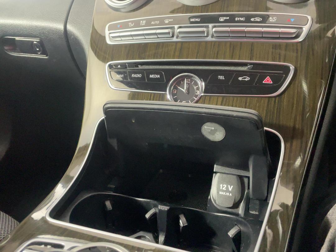 Photo '27' of Mercedes-Benz C200