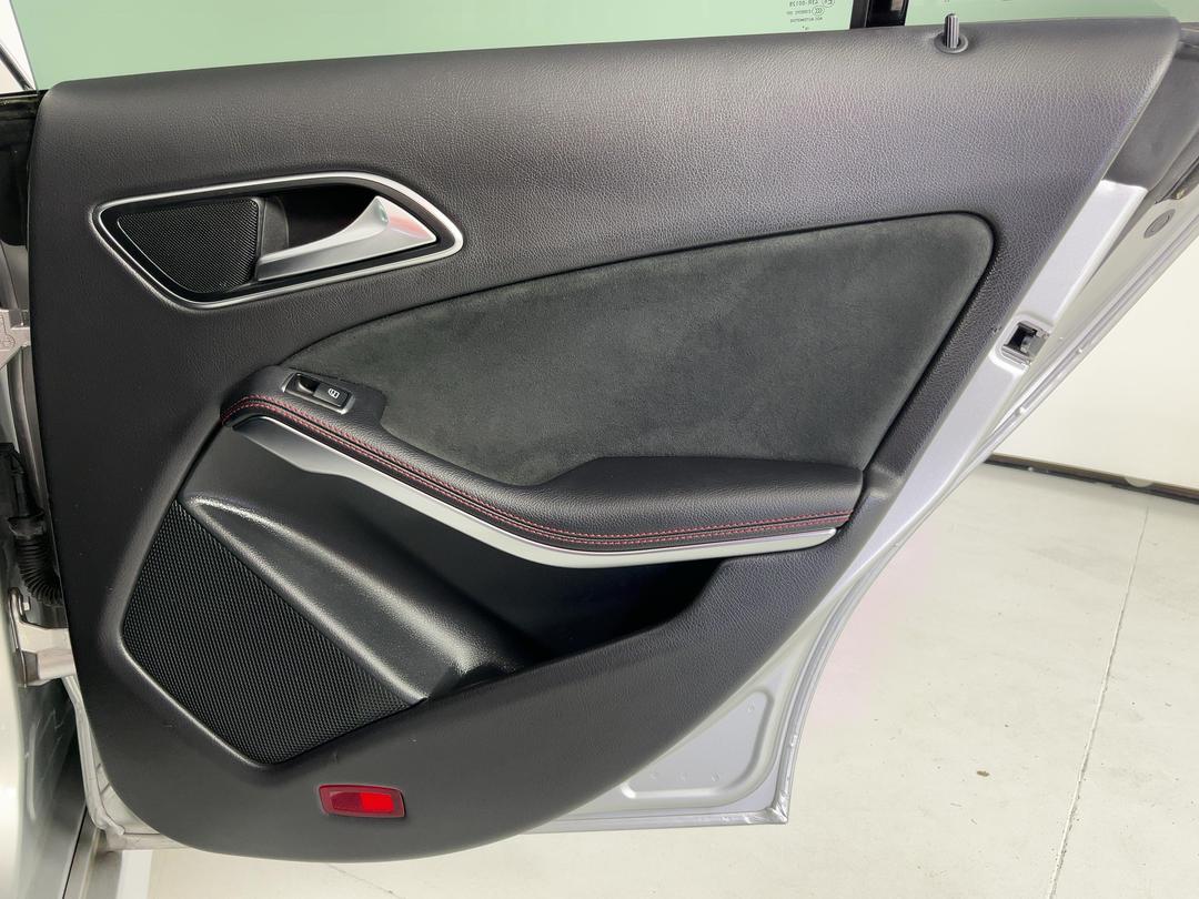 Photo '19' of Mercedes-Benz CLA