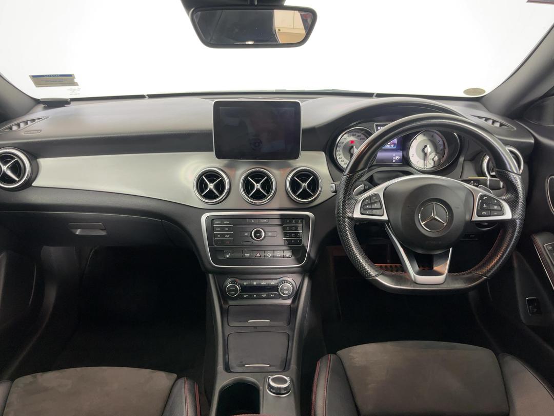 Photo '17' of Mercedes-Benz CLA