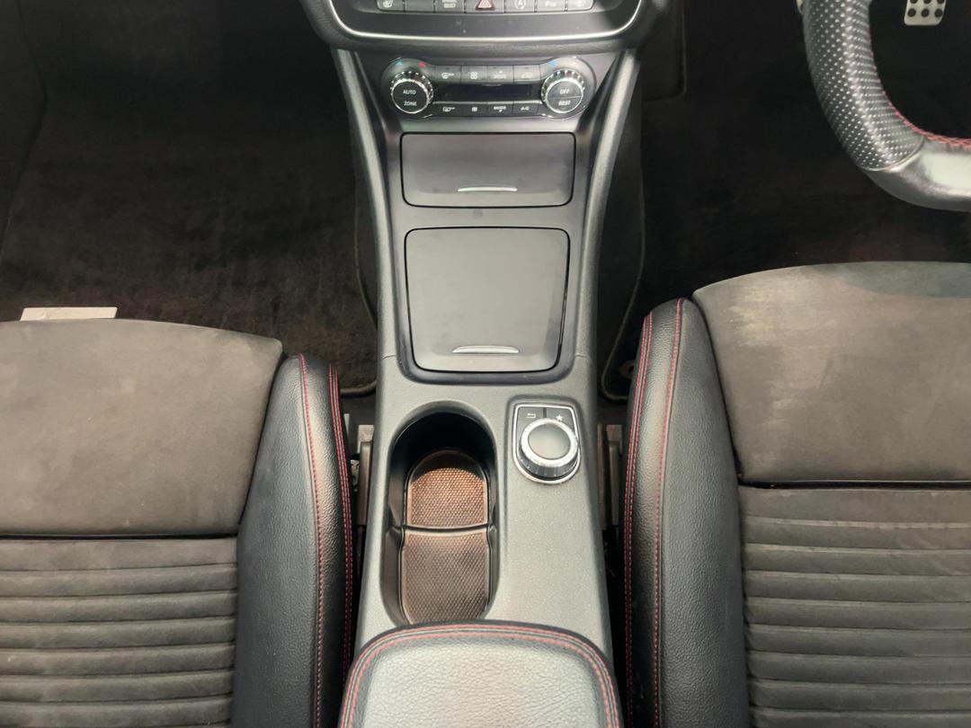 Photo '18' of Mercedes-Benz CLA