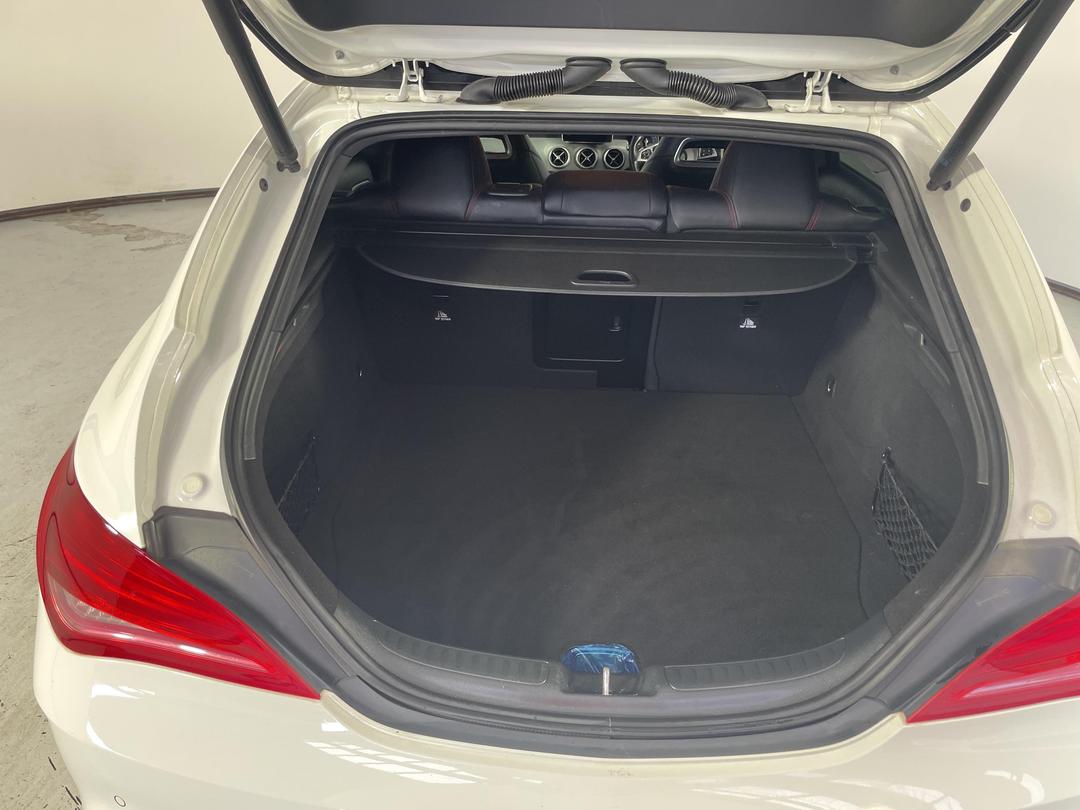 Photo '14' of Mercedes-Benz CLA180