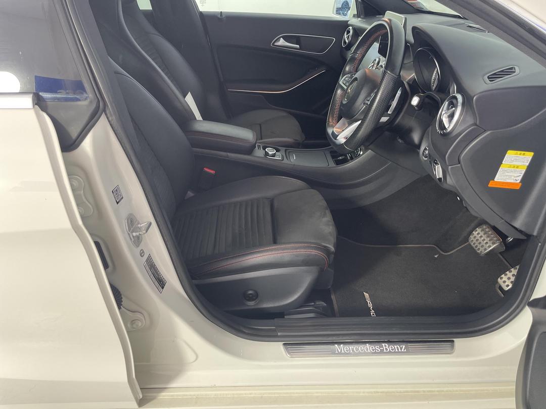 Photo '16' of Mercedes-Benz CLA180