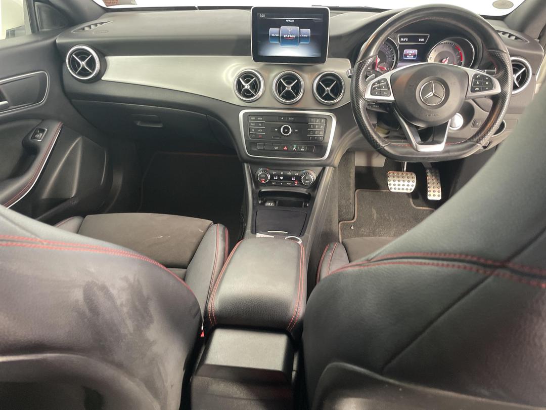 Photo '17' of Mercedes-Benz CLA180