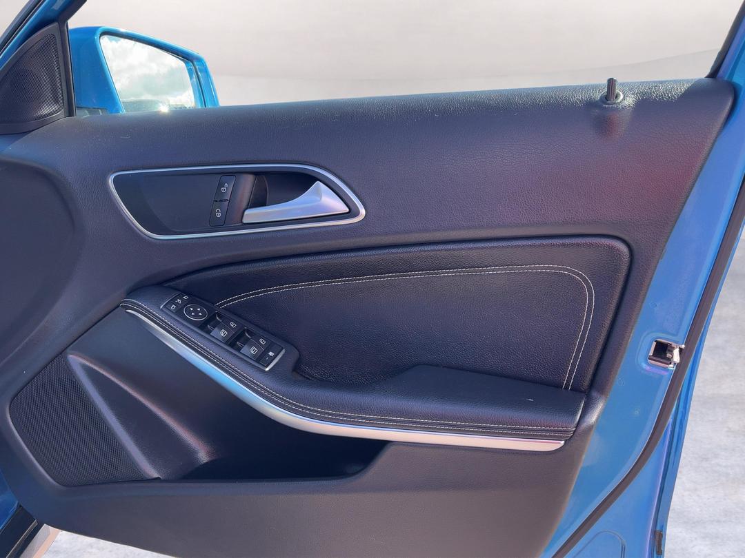 Photo '15' of Mercedes-Benz GLA