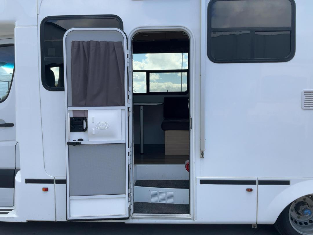 Photo '27' of Mercedes-Benz Sprinter C/C 513 CDI 4325 L Motorhome Photo '27' of Mercedes-Benz Sprinter C/C 513 CDI 4325 L Motorhome