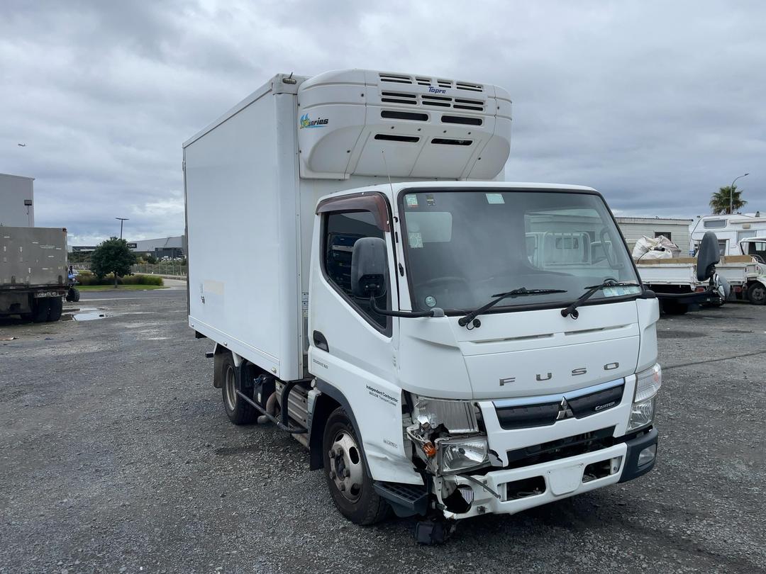 Photo '1' of Mitsubishi Canter FDA00 BOX BODY Chiller