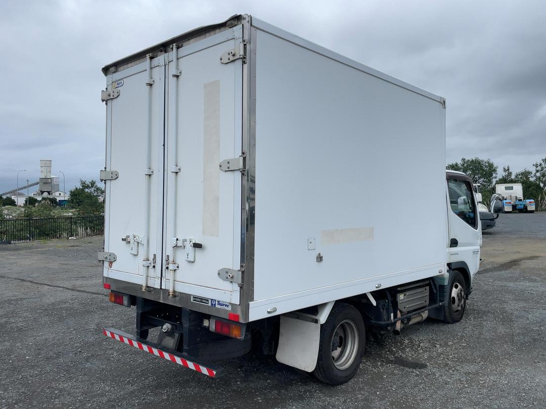 Photo '4' of Mitsubishi Canter FDA00 BOX BODY Chiller